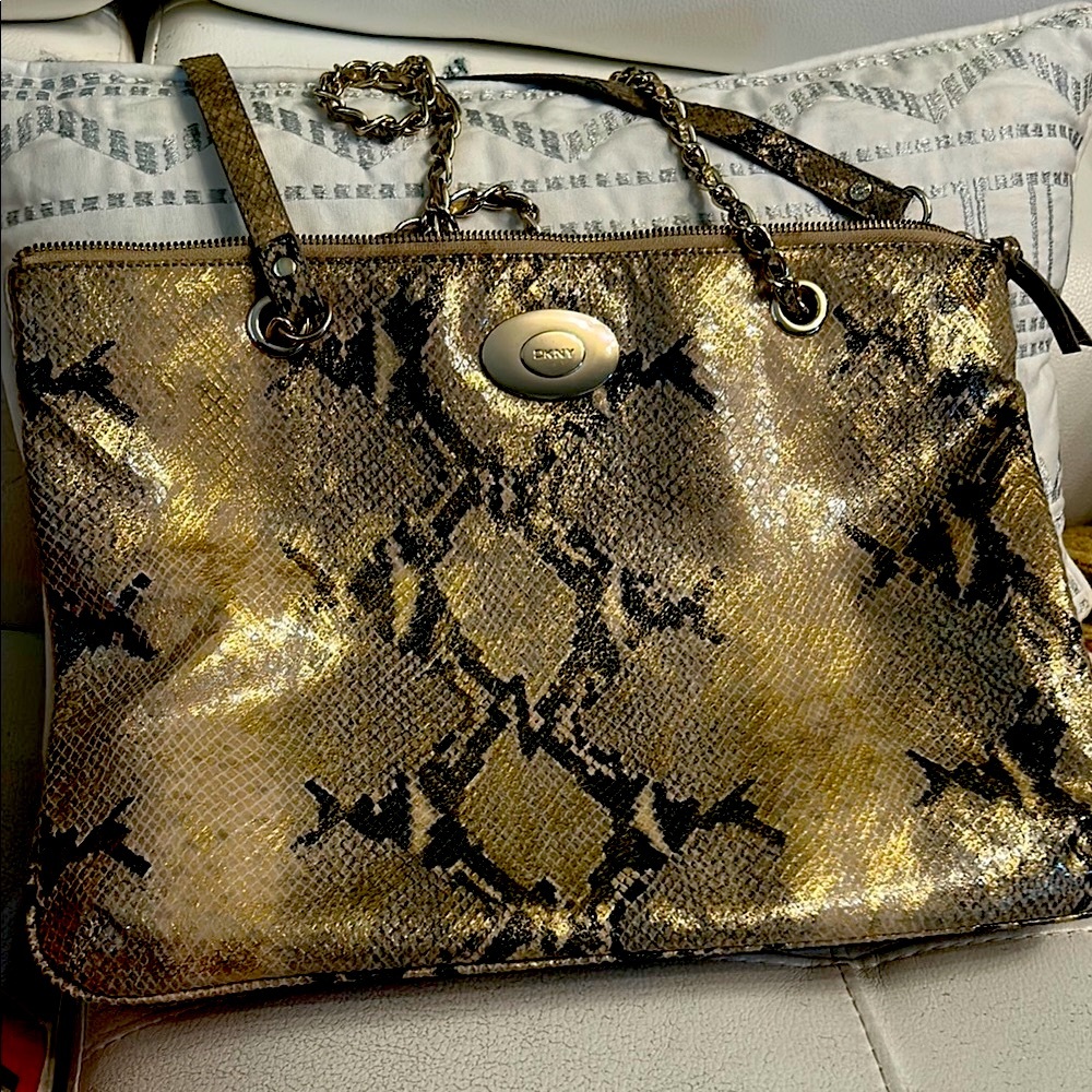 Elegant DKNY Black & Gold Snakeskin Patterned Women's tote bag! - Picture 3 of 13
